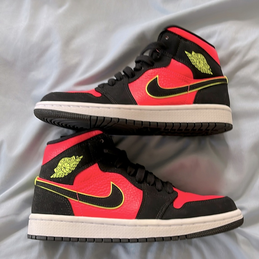New in box - Jordan 1 Mid, Black Hot Punch (Women's) size 6.5